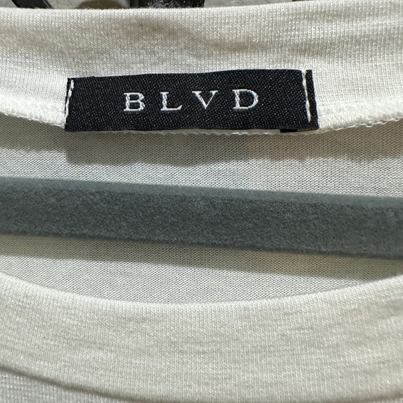 Juniors Front Tie Tshirt - Picture 3 of 4